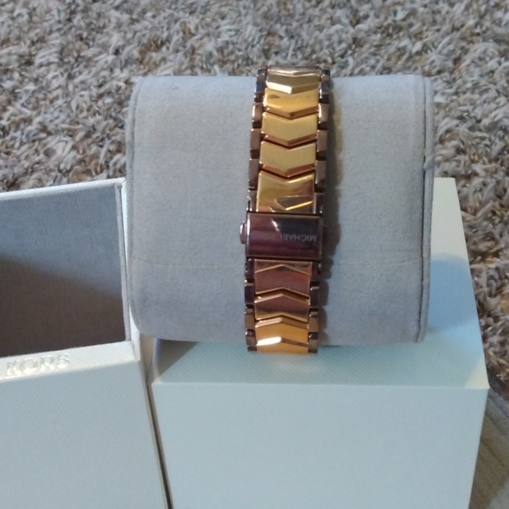 Watch - Picture 3 of 5
